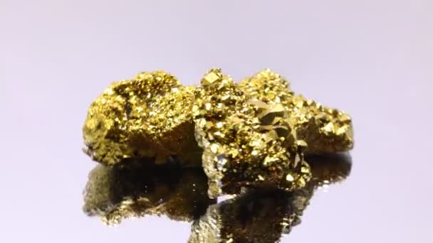 Χρυσές Πέτρες Διαφόρων Μεγεθών Χρυσές Αντανακλάσεις — Αρχείο Βίντεο