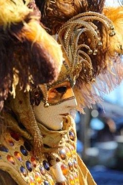Kuzey İtalya 'daki Venedik Karnavalı' nda Süslü Kostümlü Maskeli Adam