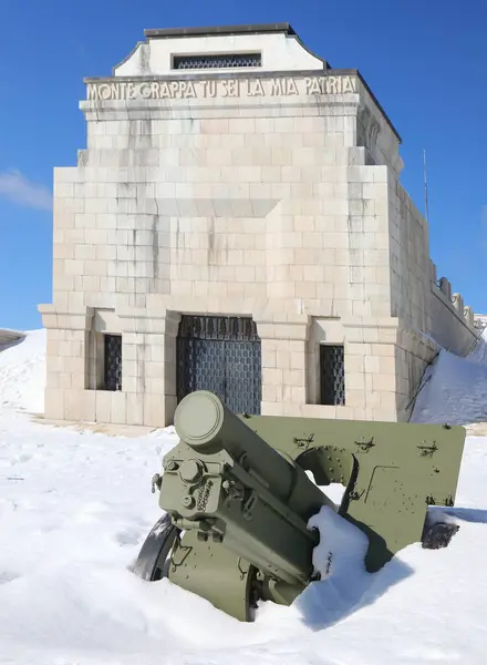 Pieve Italia Marzo 2024 Monumento Militar Con Cañones Nieve Texto —  Fotos de Stock
