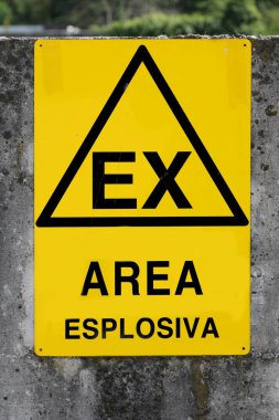 Sign in the fence of the reserved area at risk of explosion due to flammable substances and the text in Italian meaning EX Explosive Area clipart