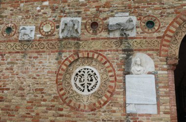 Codigoro, FE, İtalya - 28 Nisan 2024: Pomposa Abbey a Benedictine Manastırı