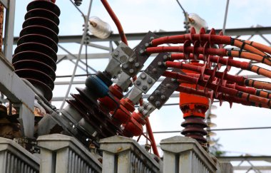 Elektrik Santralindeki Güç Transformatörünün Karmaşık Ağı