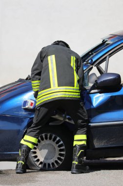 Dramatik Otoyol Kazasında Yaralı Kazazedelerden İtfaiyeci Kurtarıldı