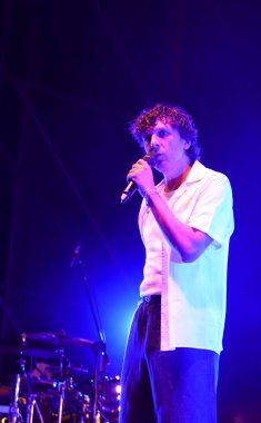 Vicenza, VI, İtalya - 1 Eylül 2024: ERMAL META, ünlü İtalyan şarkıcı ve müzisyen