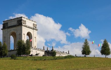 Asiago, VI, İtalya - 13 Temmuz 2024: İtalyan Savaş Anıtı OSSARIO