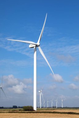 Big Wind türbinleri uçsuz bucaksız ovalarda enerji topluyor.