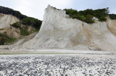 Güney Danimarka 'da erozyon sürecinde hiç insan olmadan Mons Klint denilen büyük bir uçurum.