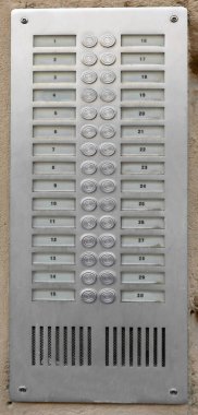 Daireleri ve insanları aramak için 30 düğmesi olan dahili iletişim sistemi