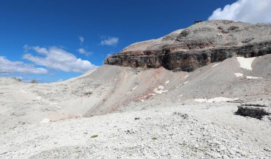 Kuzey İtalya 'da yaz aylarında Dolomites Mount Group' ta Avrupa Alplerinde PIZ BOE adı verilen dağın zirvesi