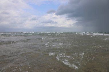 Kuzey Denizi ve Baltık Denizi 'nin inanılmaz manzarası Danimarka' nın kuzeyinde Grenen denilen yerde çakışıyor.