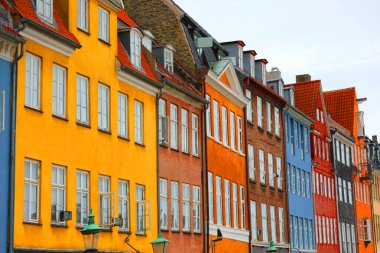 Kopenhag, Danimarka 'da NYHAVN denen bölgenin renkli cephelerinde insanlar yok.