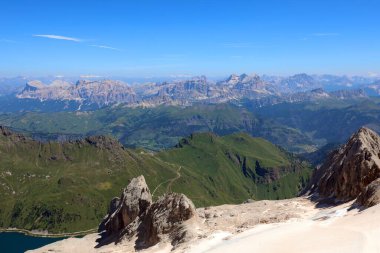Kuzey İtalya 'daki Avrupa Alpleri' nin panoraması 3000 metre yükseklikteki Marmolada buzulundan görüldü.