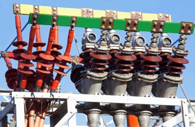 Yenilenebilir kaynaklardan elektrik üretimi için elektrik santralinin elektrik sisteminin bakır çubukları