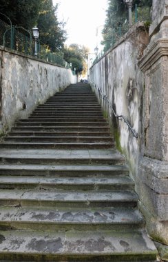 Kuzeydoğu İtalya, Veneto 'daki Vicenza şehrinde LE SCALETTE adlı çok uzun bir merdiven.