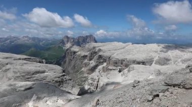 Marmolada buzulu ile Avrupa Alpleri ve DOLOMITES Dağları panoraması