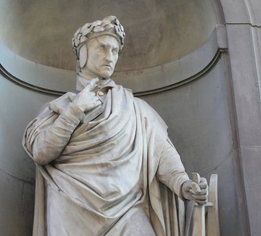 Florence, FI, İtalya - 4 Mart 2025 Dante Alighieri Heykeli 'nin Ayrıntıları