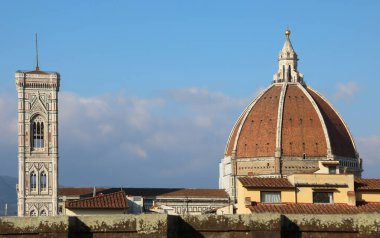 Giotto di Bondone 'un çan kulesi ve Orta İtalya' nın güneyindeki Floransa Katedrali.