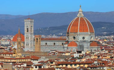 Floransa Katedrali 'nin çan kulesi Giotto ve Brunelleschi' nin kubbesi çok canlı renklerle