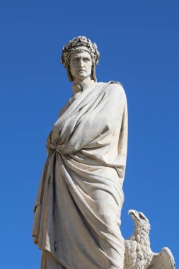 İlahi Komedya 'yı yazan ünlü yazar DANTE ALIGHIERI' nin heykeli Araf 'tan cennete ulaşan bir adamın ve aşağıdaki bir kartalın hikayesi.