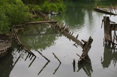 BURCI Mezarlığı, Kuzey İtalya 'da SILE nehrinin kıvrımlarında, BURCIO veya BURCHIO olarak adlandırılan batık ahşap tekne enkleri ve Veneto İtalya bölgesinde Goodf ve tahıl taşımak için kullanılan tahıl kalıntıları ile yararlı bir paldır.