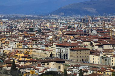 Orta İtalya 'da FLORENCE şehrinin merkezinde ve arka planda birçok ev ve bina
