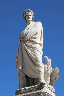 Ünlü yazar DANTE ALIGHIERI 'nin heykeli defne tacı ile taçlandırıldı ve İlahi Komedya' ya Araf 'tan cennete ulaşan bir adamın ve aşağıdaki bir kartalın hikayesini yazdı.