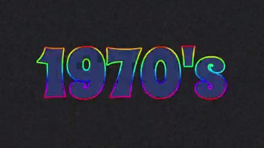 Kromatik sınır kayması etkisi içeren yazı tipi tipleri ile 1970 'lerin stili gösterimi ve eski dijital arıza görünümünü taşıyan kumlu, gri bir arkaplana karşı yanıp sönen bir iç metin