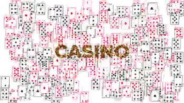 Büyük CASINO metni, parlak altın renkli bir yazı tipiyle. Yanında bir sürü iskambil kartı var. Tüm klasik takım elbiseleri, maça ve elmasları gösteriyor.