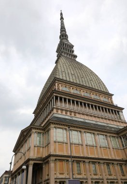Torino, TO, İtalya - 2 Haziran 2025: MOLE ANTONELIANA adlı ünlü bina