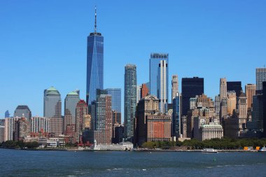 Manhattan Nehri 'nin nefes kesici manzarası Özgürlük Kulesi ile gökyüzü aynı zamanda One World Trade Center olarak da bilinir.