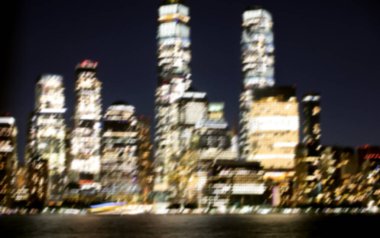 Kasıtlı olarak gökdelenler ve ışıklar ile gökyüzü odağının dışında gece modern binalar konsepti olarak idealdir.