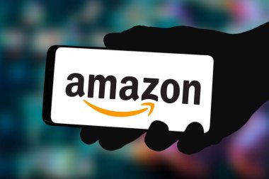 Amazon logosu akıllı telefonda görüntülendi