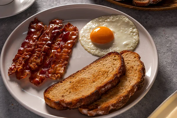 Classic Breakfast Experience Tantalizing Photo Featuring Delectable Combination Crispy Bacon — Stock Photo, Image