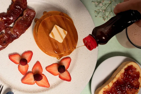 Golden Honey Cascades Stack Fluffy Pancakes Enhancing Sweetness Adding Touch — Stock Photo, Image