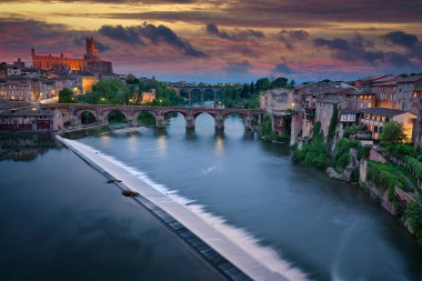 Albi 'nin gün batımında Fransa' da çekilmiş fotoğrafı.