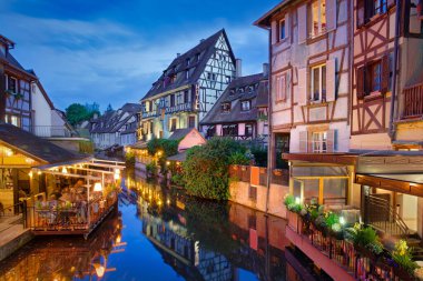 Colmar 'ın fotoğrafı mavi saati yedi.