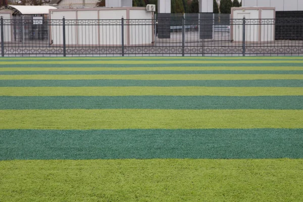 Fußballplatz Horizontale Grüne Linien Zaunhintergrund Hochwertiges Foto — Stockfoto