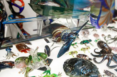 Venedik cam ürünleri sergileniyor. Yüksek kalite fotoğraf