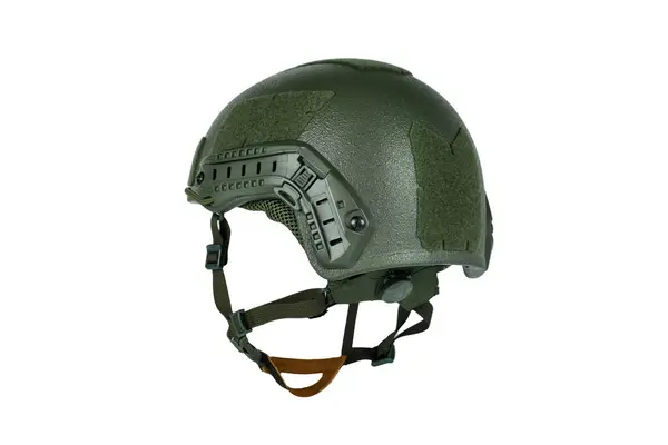 Yeşil detaylar askeri miğfer, beyaz arka plan. Yüksek kalite fotoğraf