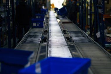 İhracat lojistiği ve depolama ile ilgili sanat eserleri depolamak için kullanılan bir deponun arka plan fotoğrafı. Yüksek kalite fotoğraf