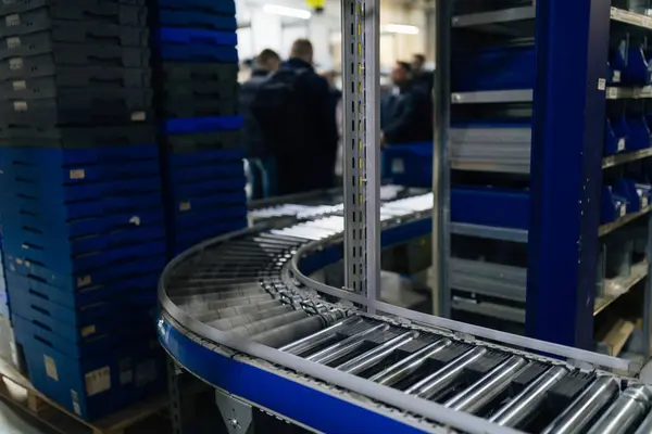 İhracat lojistiği ve depolama ile ilgili sanat eserleri depolamak için kullanılan bir deponun arka plan fotoğrafı. Yüksek kalite fotoğraf