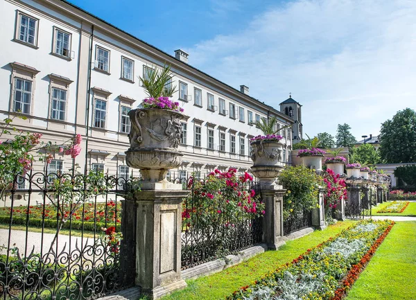 Flores Torno Edifício Mirabell Jardim Salzburgo Áustria — Fotografia de Stock