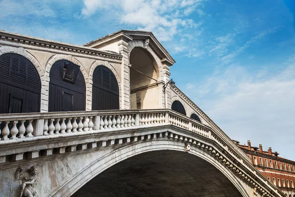 Міст Ріальто Венеції Італії Фоні Блакитного Неба — стокове фото