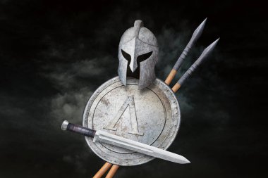 Sparta kılıcı ve kalkanı ve kara bulutlu arka planda iki mızrak.
