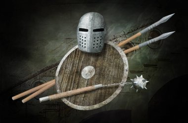 Şövalyenin miğfer kalkanı iki mızrak ve zincire zincire vurulan koyu grunge arka plan.