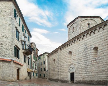 Karadağ 'ın eski Kotor kentinde sokak manzarası