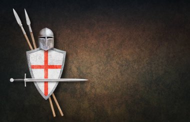 Şövalyenin miğferi kırmızı haçlı beyaz kılıç kalkanı ve mavi grunge arka planda iki mızrak.