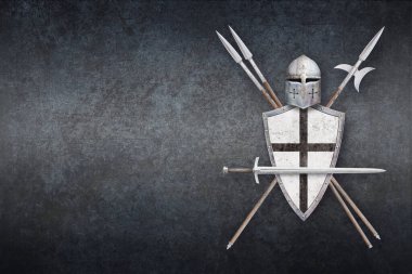 Şövalyenin miğfer kalkanı iki mızrak ve halberd koyu grunge arka planda