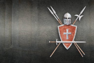 Şövalye miğferi. Kırmızı kalkan. Üzerinde iki mızrak ve iki mızrak var.