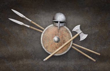 Viking miğferi balta yuvarlak kalkan ve arka planda iki mızrak.